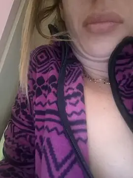 Snapshot of fammefatale1987 chatting on 11-16-25, 01:17 fammefatale1987 online show from 11-16-25, 01:17