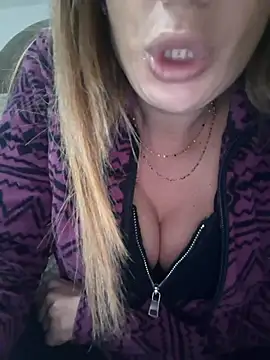 Snapshot of fammefatale1987 chatting on 11-24-25, 05:12 fammefatale1987 online show from 11-24-25, 05:12