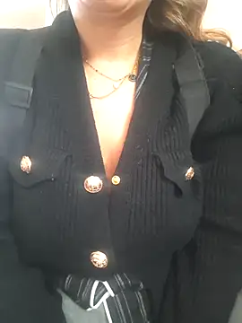 Snapshot of fammefatale1987 chatting on 11-29-25, 02:42 fammefatale1987 online show from 11-29-25, 02:42