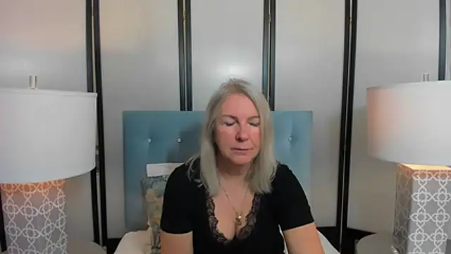 EricaTop online show from 10-18-25, 05:10