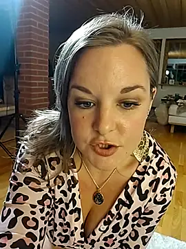 Snapshot of SwedishJennifer chatting on 11-18-25, 03:38 SwedishJennifer online show from 11-18-25, 03:38