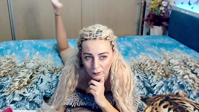 Snapshot of MirabelaSweet chatting on 03-17-25, 06:40 MirabelaSweet online show from 03-17-25, 06:40