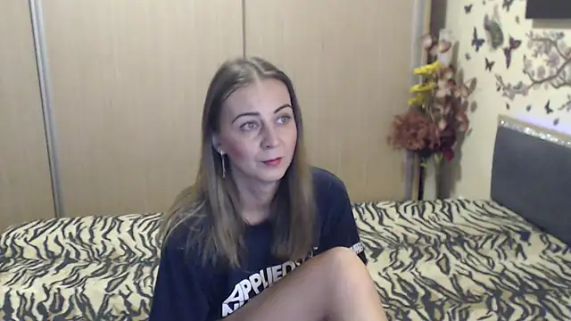 Snapshot of MirabelaSweet chatting on 02-14-26, 09:50 MirabelaSweet online show from 02-14-26, 09:50