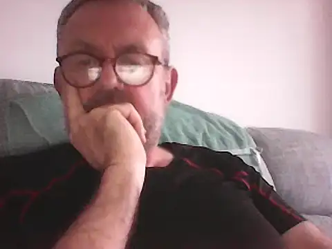 Snapshot of DrewDongle chatting on 01-14-25, 03:26 DrewDongle online show from 01-14-25, 03:26