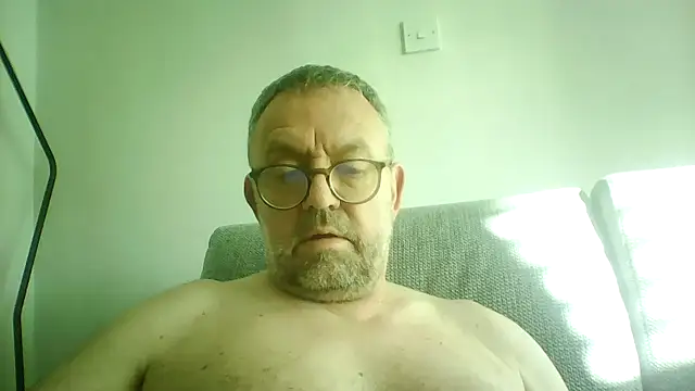 Snapshot of DrewDongle chatting on 10-24-25, 02:24 DrewDongle online show from 10-24-25, 02:24