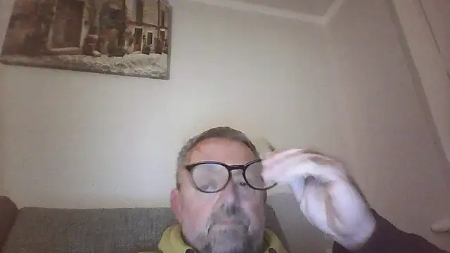 Snapshot of DrewDongle chatting on 01-05-26, 05:27 DrewDongle online show from 01-05-26, 05:27