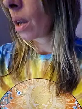 Snapshot of _NinaLuvSins_ chatting on 12-05-25, 12:14 NinaLuvSins online show from 12-05-25, 12:14