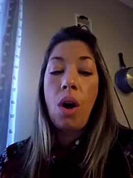 Snapshot of _NinaLuvSins_ chatting on 12-16-25, 02:33 NinaLuvSins online show from 12-16-25, 02:33