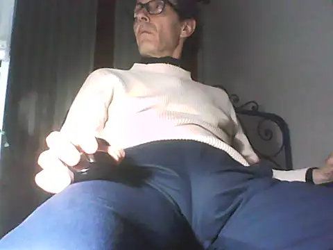 Snapshot of Moro_ra chatting on 04-19-26, 06:10 Moro ra online show from 04-19-26, 06:10
