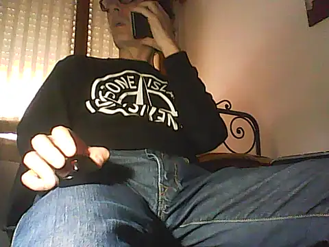 Snapshot of Moro_ra chatting on 05-10-26, 11:37 Moro ra online show from 05-10-26, 11:37