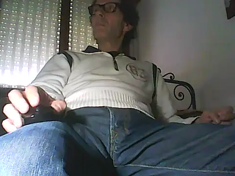 Snapshot of Moro_ra chatting on 05-13-26, 11:40 Moro ra online show from 05-13-26, 11:40