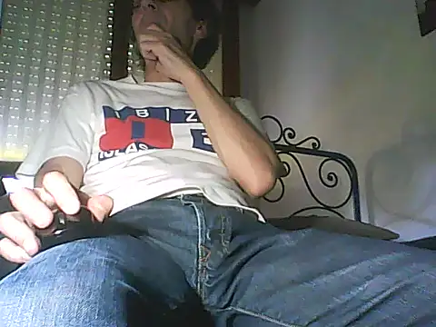 Snapshot of Moro_ra chatting on 05-22-26, 11:49 Moro ra online show from 05-22-26, 11:49