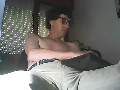 Snapshot of Moro_ra chatting on 05-29-26, 11:19 Moro ra online show from 05-29-26, 11:19
