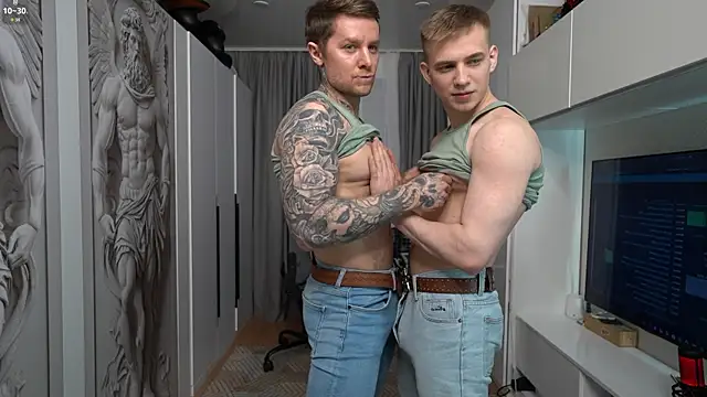 Snapshot of NickHOWLEN chatting on 04-24-26, 11:12 NickHOWLEN online show from 04-24-26, 11:12