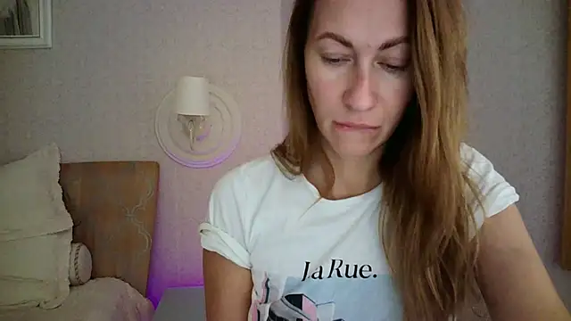 Luna Hoty online show from 09-21-25, 02:57