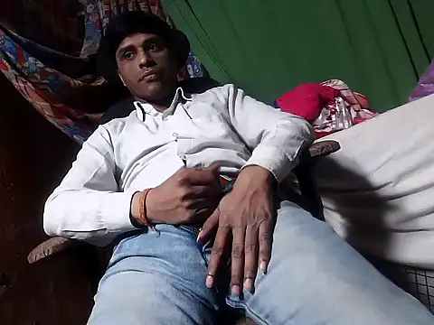 Snapshot of desiboy1101 chatting on 01-21-25, 01:32 desiboy1101 online show from 01-21-25, 01:32