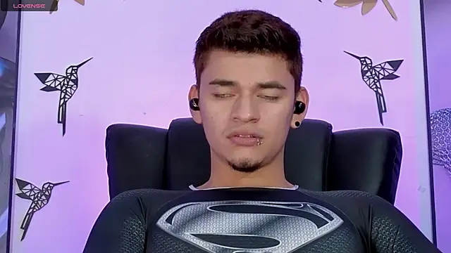 Snapshot of VikoHands chatting on 03-22-25, 01:00 VikoHands online show from 03-22-25, 01:00