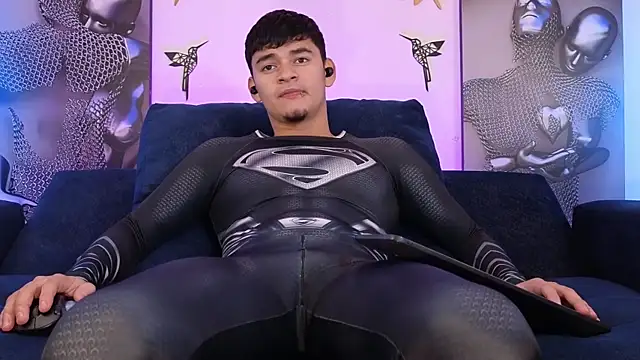 Snapshot of VikoHands chatting on 11-25-25, 09:15 VikoHands online show from 11-25-25, 09:15