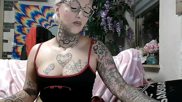 RoxxyInk online show from 10-19-25, 09:26