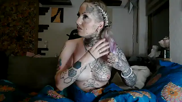 Snapshot of RoxxyInk chatting on 06-16-26, 09:28 RoxxyInk online show from 06-16-26, 09:28