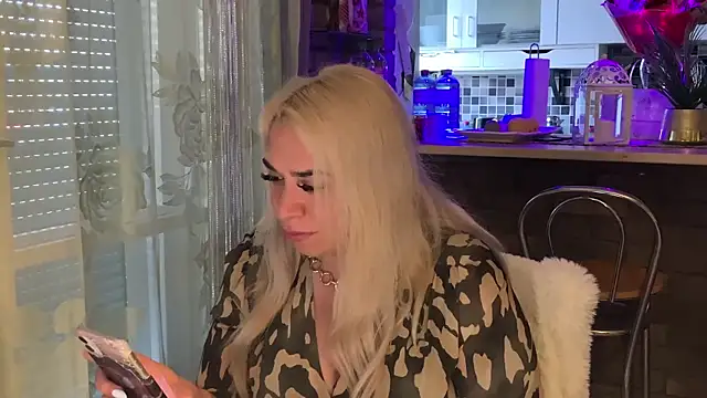 Snapshot of Monageil chatting on 03-10-25, 01:10 Monageil online show from 03-10-25, 01:10