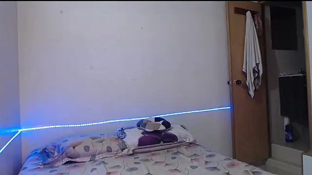 evolet01 online show from 09-29-25, 04:45