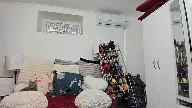 juliahayessxx online show from 10-22-25, 09:47