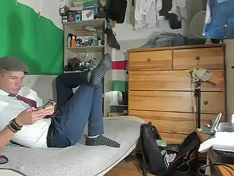 Snapshot of viraglaci18@xh chatting on 10-08-25, 06:16 viraglaci18xh online show from 10-08-25, 06:16