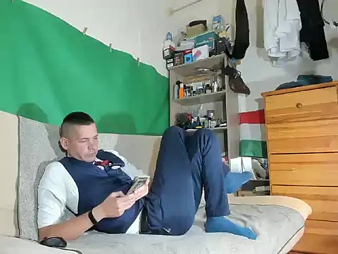 Snapshot of viraglaci18@xh chatting on 10-21-25, 11:33 viraglaci18xh online show from 10-21-25, 11:33