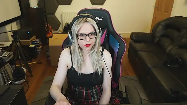 Snapshot of KelseyCobalt chatting on 02-02-25, 01:12 KelseyCobalt online show from 02-02-25, 01:12