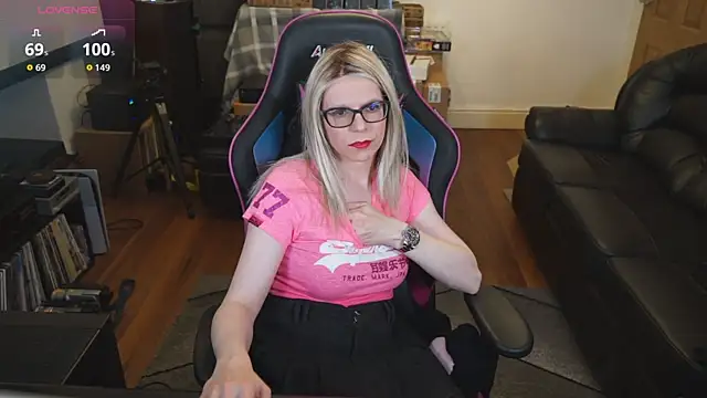 Snapshot of KelseyCobalt chatting on 10-17-25, 06:21 KelseyCobalt online show from 10-17-25, 06:21