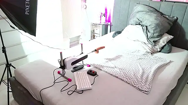  MelinaCurves  online show from 03-18-25, 09:21