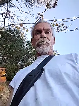 Snapshot of Biknight chatting on 10-21-25, 02:40 Biknight online show from 10-21-25, 02:40