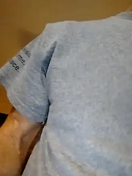 Snapshot of Biknight chatting on 11-08-25, 10:19 Biknight online show from 11-08-25, 10:19