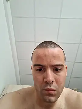 Snapshot of Hakim14460 chatting on 06-11-26, 05:00 Hakim14460 online show from 06-11-26, 05:00