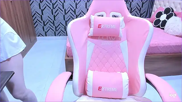 Snapshot of Toyota_Motor_Corporation chatting on 02-07-26, 11:30 Toyota Motor Corporation online show from 02-07-26, 11:30