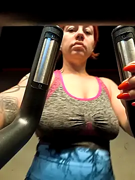 Snapshot of Ella__Kross chatting on 02-15-25, 09:38 Ella Kross online show from 02-15-25, 09:38