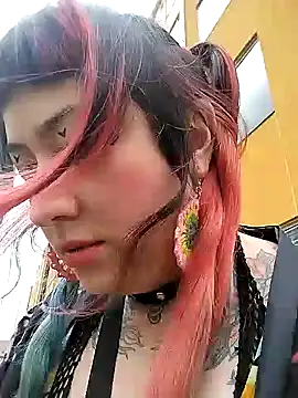 Snapshot of cindy_ink chatting on 12-17-24, 04:11 cindy ink online show from 12-17-24, 04:11