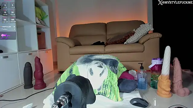 Snapshot of Th3Qu33n0fBigg3st chatting on 01-09-25, 04:08 Th3Qu33n0fBigg3st online show from 01-09-25, 04:08