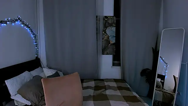 Snapshot of Deca_dance chatting on 09-24-25, 04:21 Deca dance online show from 09-24-25, 04:21