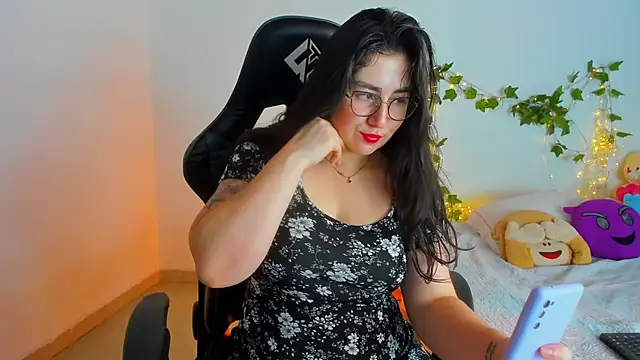 Susan Foxx online show from 04-14-26, 06:03