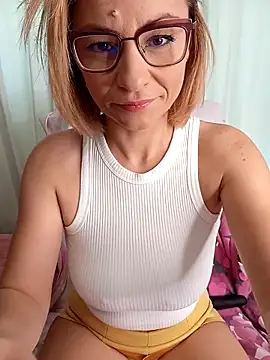 Snapshot of Aniria chatting on 09-16-25, 05:41 Aniria online show from 09-16-25, 05:41