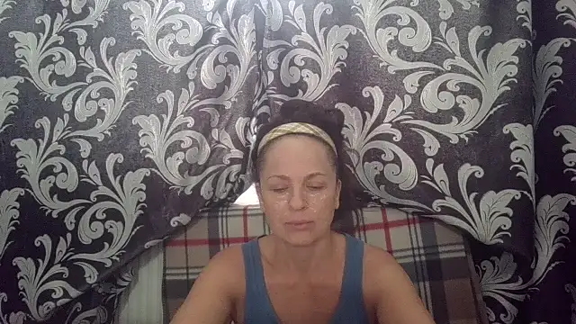 Snapshot of LindaStarS chatting on 06-13-26, 05:05 LindaStarS online show from 06-13-26, 05:05