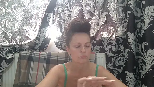 Snapshot of LindaStarS chatting on 06-19-26, 11:25 LindaStarS online show from 06-19-26, 11:25
