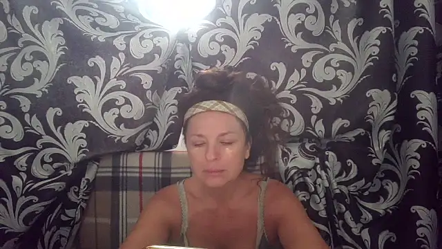 Snapshot of LindaStarS chatting on 07-20-26, 04:27 LindaStarS online show from 07-20-26, 04:27
