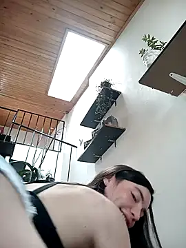 Snapshot of loveuu-bae chatting on 01-11-25, 08:10 loveuu-bae online show from 01-11-25, 08:10