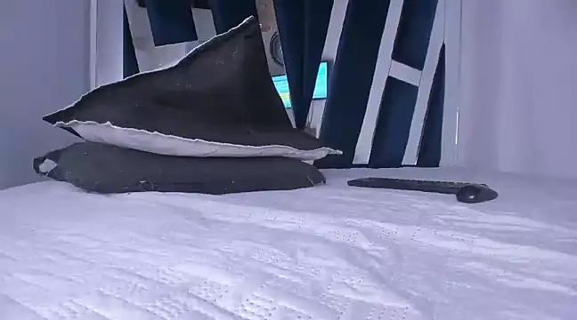 Snapshot of moonsweet1 chatting on 03-10-25, 09:18 moonsweet1 online show from 03-10-25, 09:18