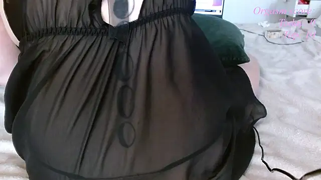Snapshot of victoria97 chatting on 05-18-26, 03:18 victoria97 online show from 05-18-26, 03:18