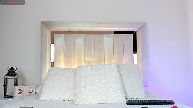 Snapshot of SUSIEPOWELL chatting on 12-04-24, 09:57 SUSIEPOWELL online show from 12-04-24, 09:57