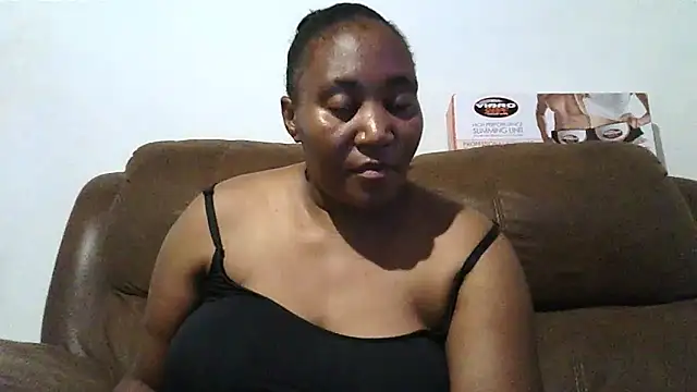 Snapshot of ebonytitts4u chatting on 02-14-25, 07:12 ebonytitts4u online show from 02-14-25, 07:12